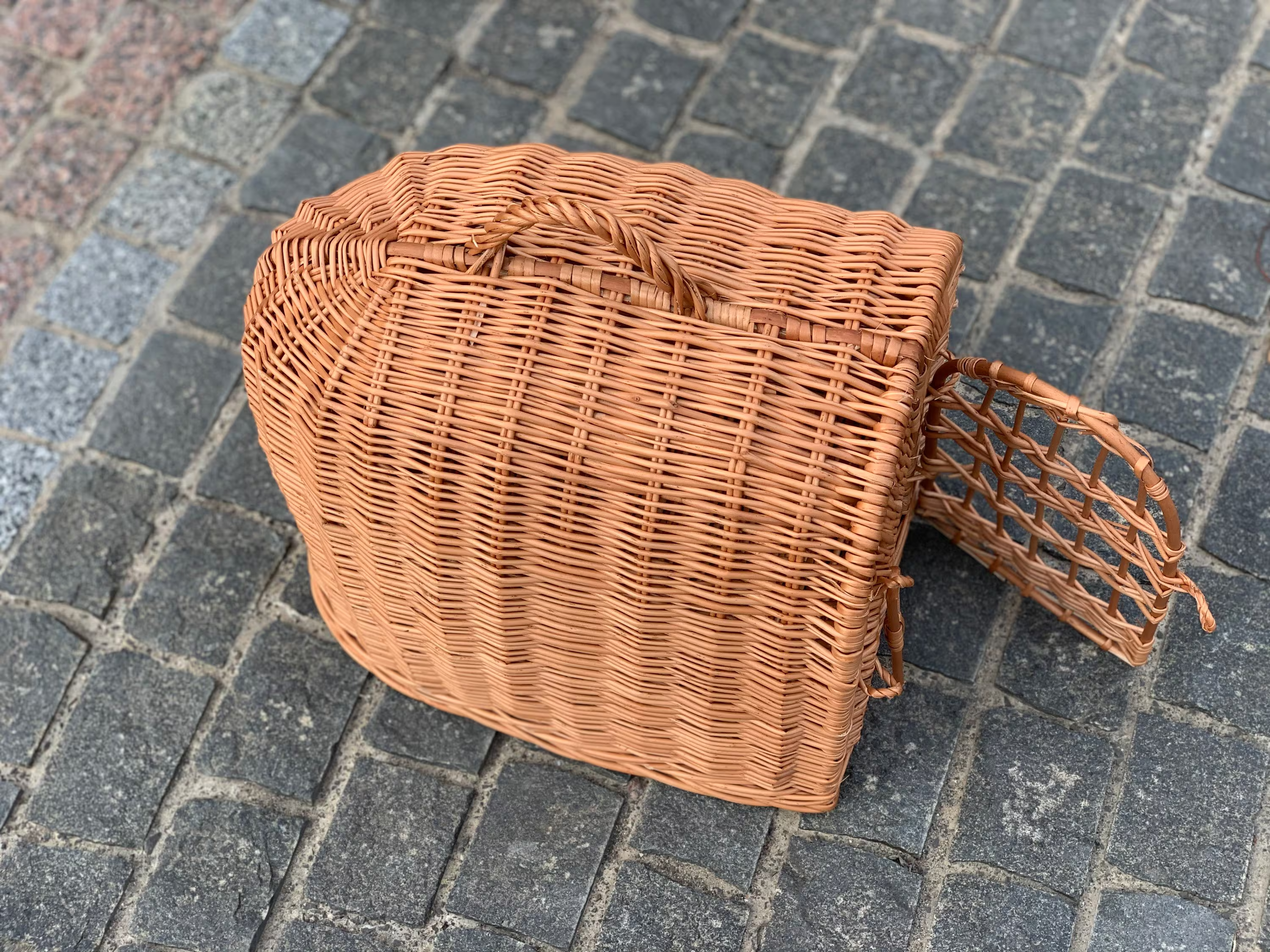 Wicker Pet Carrier - PlanetVine